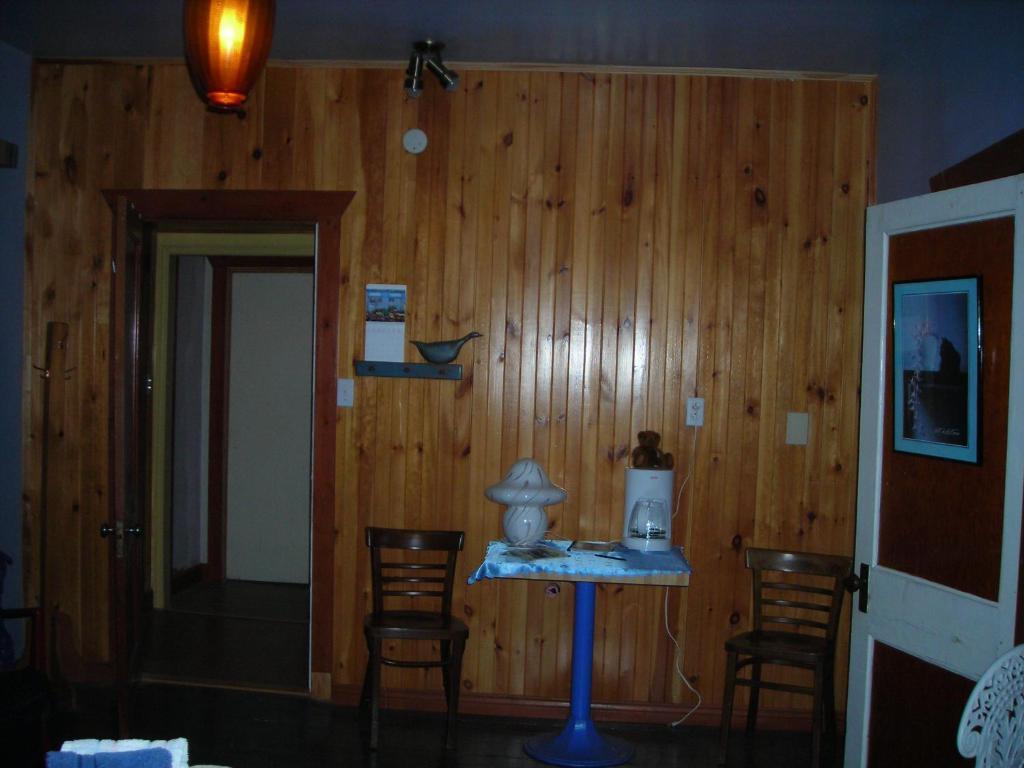 Gite Des Hauteurs Et Cafe De La Place Saint Zenon Bilik gambar