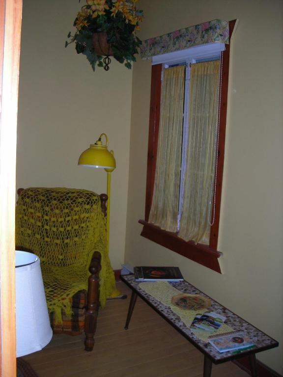 Gite Des Hauteurs Et Cafe De La Place Saint Zenon Bilik gambar